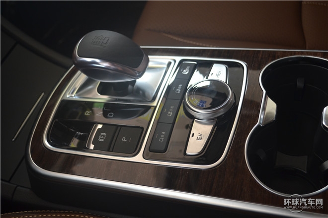 2015款 2.0T 四驅(qū)旗艦型