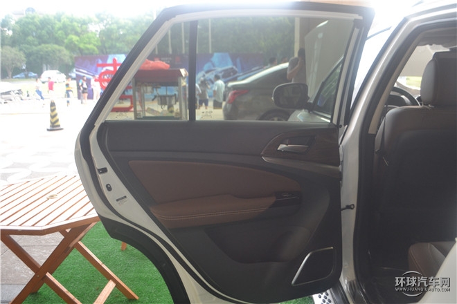 2015款 2.0T 四驅(qū)旗艦型