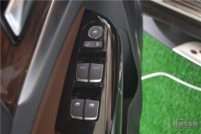 2015款 2.0T 四驅(qū)旗艦型