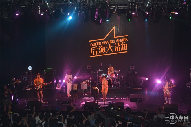 “橙就鋒尚”高爾夫R-Line與后海大鯊魚激情演繹時(shí)尚動(dòng)感魅力