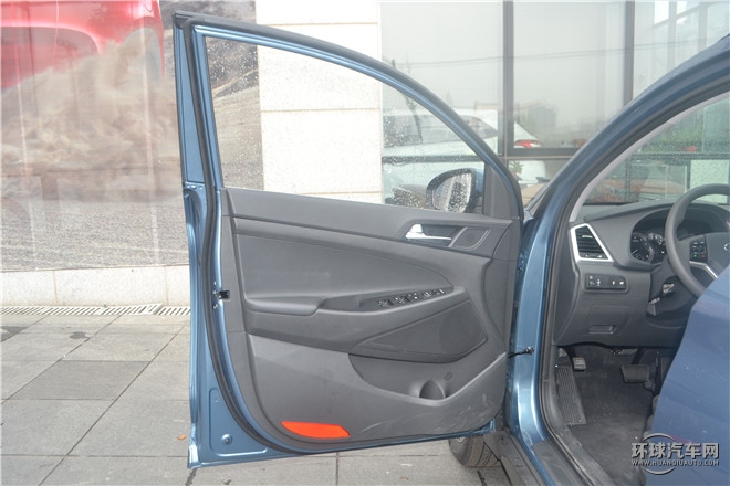 2015款 2.0L 手動兩驅(qū)舒適型