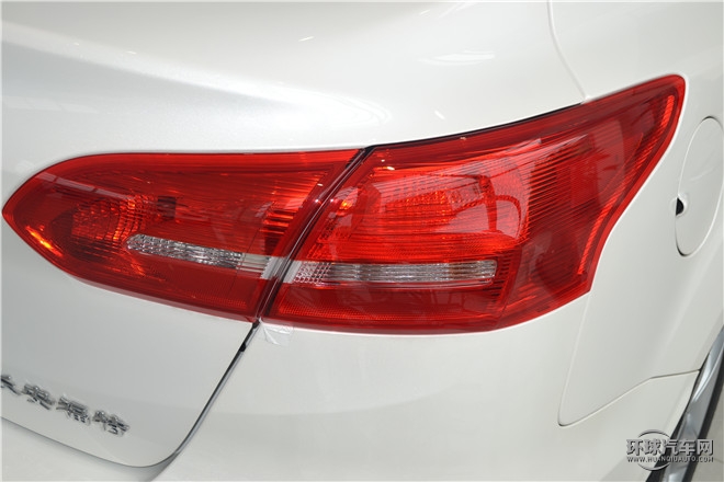 2015款 兩廂 1.6L 手動(dòng)風(fēng)尚型