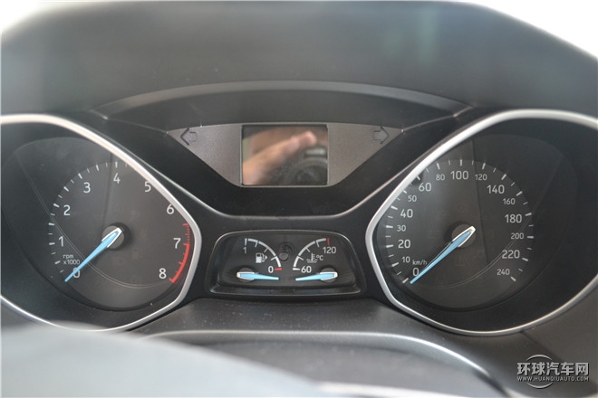 2015款 兩廂 1.6L 手動(dòng)舒適型