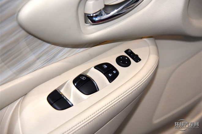 2015款 2.5L XV RES Plus 兩驅(qū)豪雅版