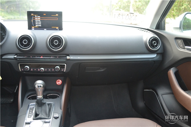 2015款 Limousine 40 TFSI 自動舒適型