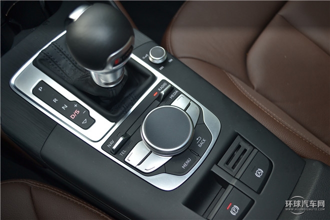 2015款 Limousine 40 TFSI 自動豪華型