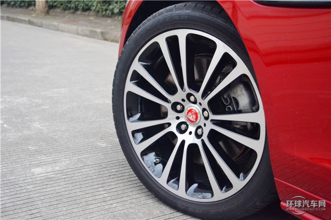 XF 3.0T 兩驅(qū)R-Sport運(yùn)動版