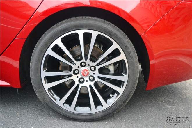 XF 3.0T 兩驅(qū)R-Sport運(yùn)動(dòng)版