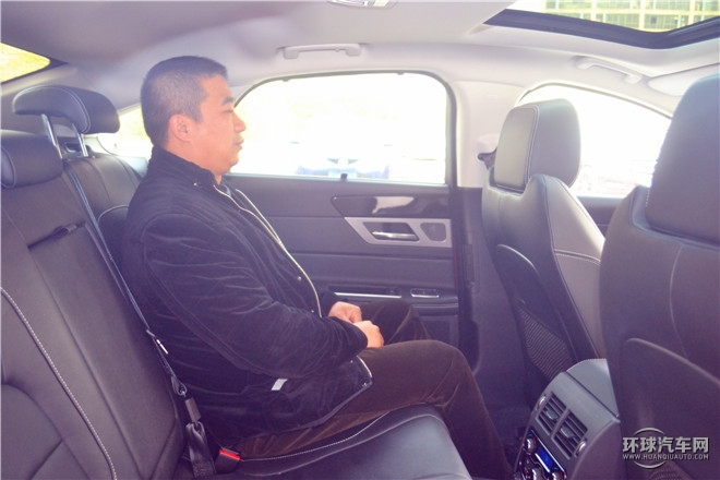 XF 3.0T 兩驅(qū)R-Sport運動版