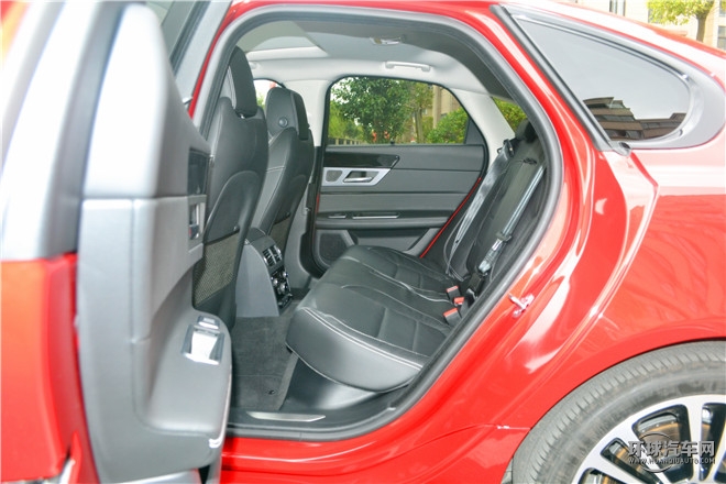 XF 3.0T 兩驅(qū)R-Sport運(yùn)動(dòng)版