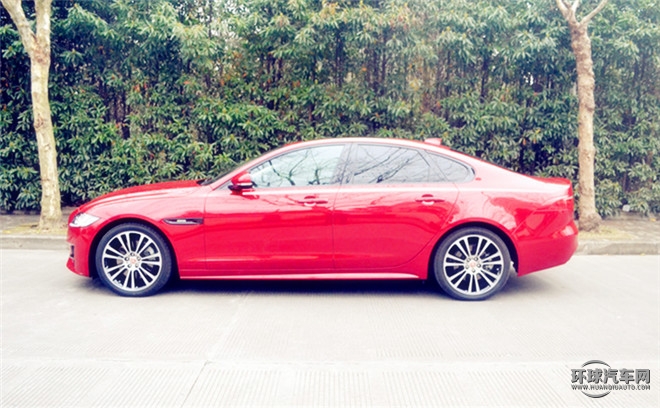XF 3.0T 兩驅(qū)R-Sport運(yùn)動(dòng)版
