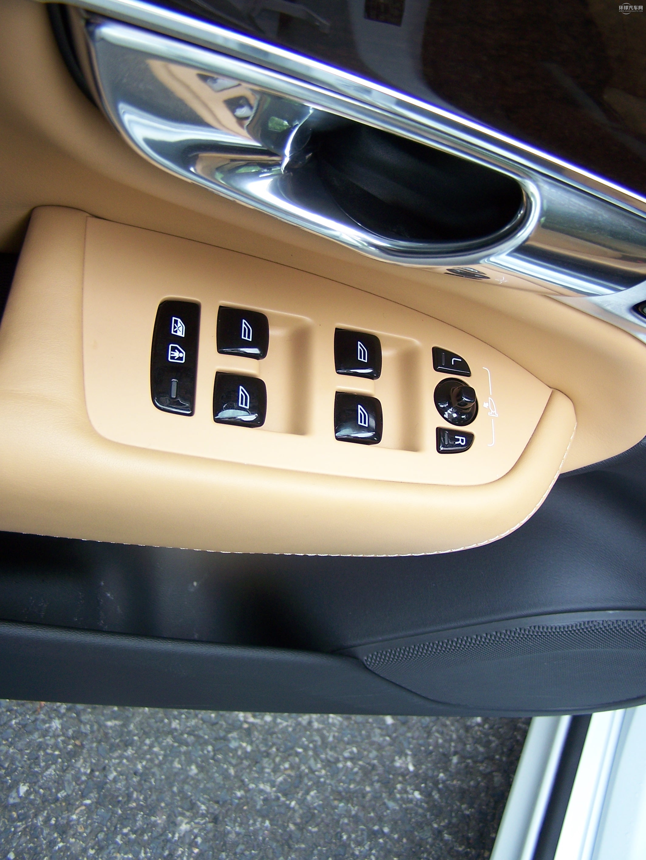2016款 E驅(qū)混動 2.0T T8 榮譽
