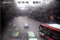 竟敢沖撞交警！公交出租合力攔截克隆車(chē)